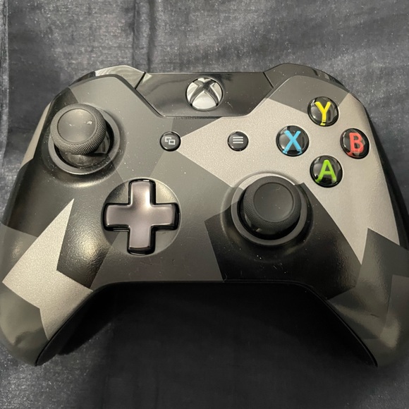 Xbox One Controller (Compatible with Series X/S) (Refurbished) - Picture 1 of 3